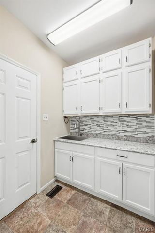 16112 Ridgewoods Manor Circle, Ellisville, MO 63038