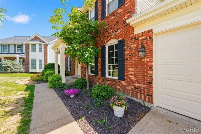 16112 Ridgewoods Manor Circle, Ellisville, MO 63038