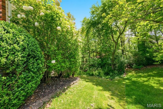 16112 Ridgewoods Manor Circle, Ellisville, MO 63038