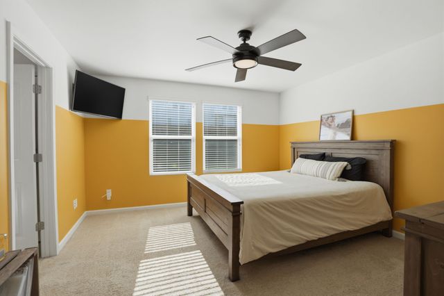 1040 Livingstone Ln, Mount Juliet, TN 37122