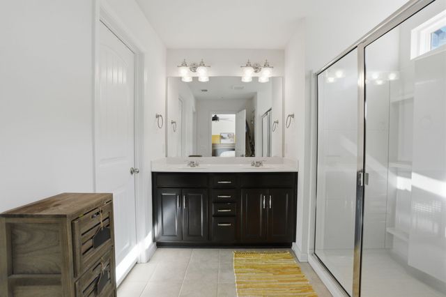 1040 Livingstone Ln, Mount Juliet, TN 37122