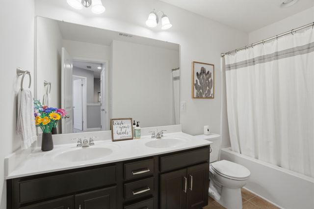 1040 Livingstone Ln, Mount Juliet, TN 37122