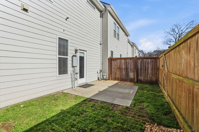 1040 Livingstone Ln, Mount Juliet, TN 37122