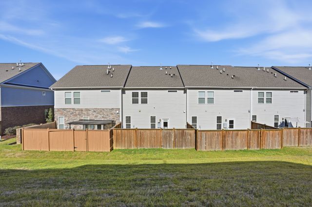 1040 Livingstone Ln, Mount Juliet, TN 37122