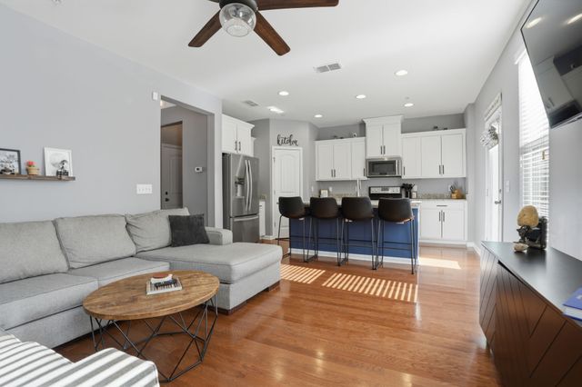 1040 Livingstone Ln, Mount Juliet, TN 37122