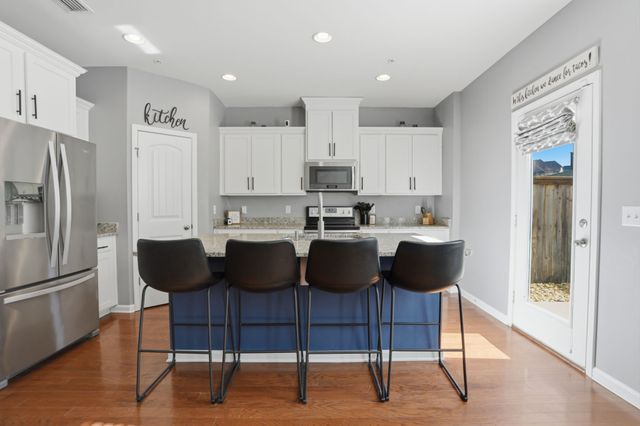 1040 Livingstone Ln, Mount Juliet, TN 37122