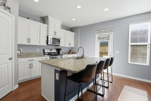 1040 Livingstone Ln, Mount Juliet, TN 37122