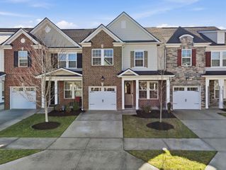 1040 Livingstone Ln, Mount Juliet, TN 37122