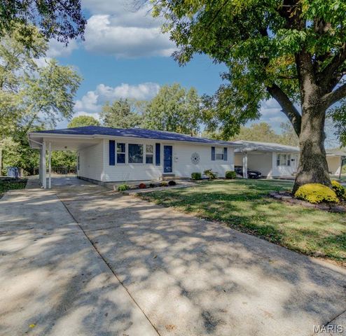 23 Manor Drive, Florissant, MO 63031
