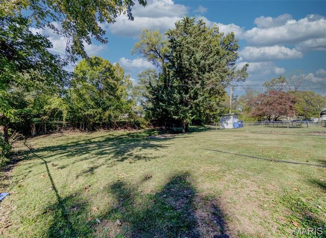 23 Manor Drive, Florissant, MO 63031