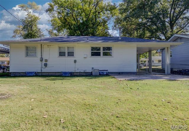 23 Manor Drive, Florissant, MO 63031