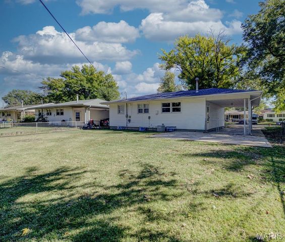 23 Manor Drive, Florissant, MO 63031
