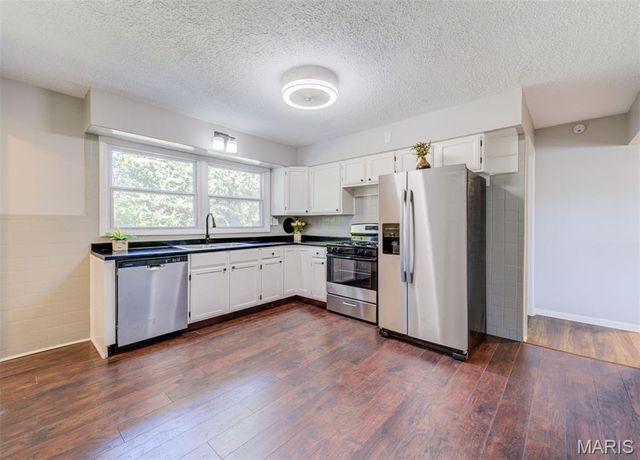 23 Manor Drive, Florissant, MO 63031