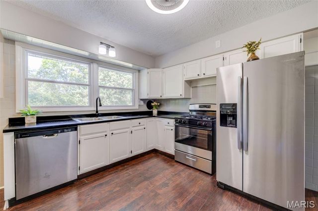 23 Manor Drive, Florissant, MO 63031