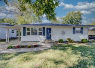 23 Manor Drive, Florissant, MO 63031