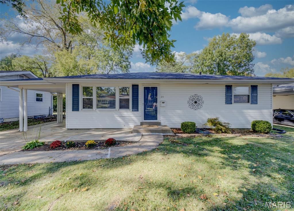 23 Manor Drive, Florissant, MO 63031
