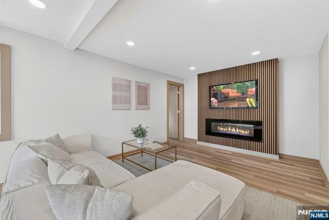 15 Elberta Road, Maplewood, NJ 07040