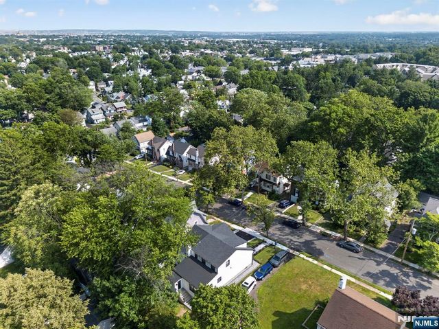 15 Elberta Road, Maplewood, NJ 07040