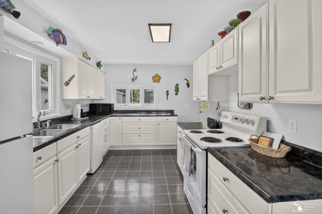 736 Lakeview Drive, Columbia Twp, MI 49234