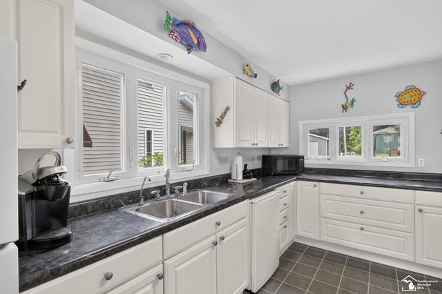 736 Lakeview Drive, Columbia Twp, MI 49234