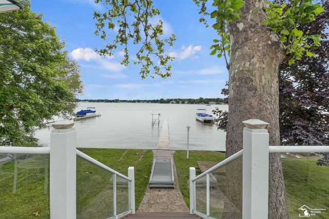 736 Lakeview Drive, Columbia Twp, MI 49234
