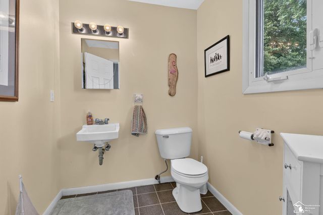 736 Lakeview Drive, Columbia Twp, MI 49234