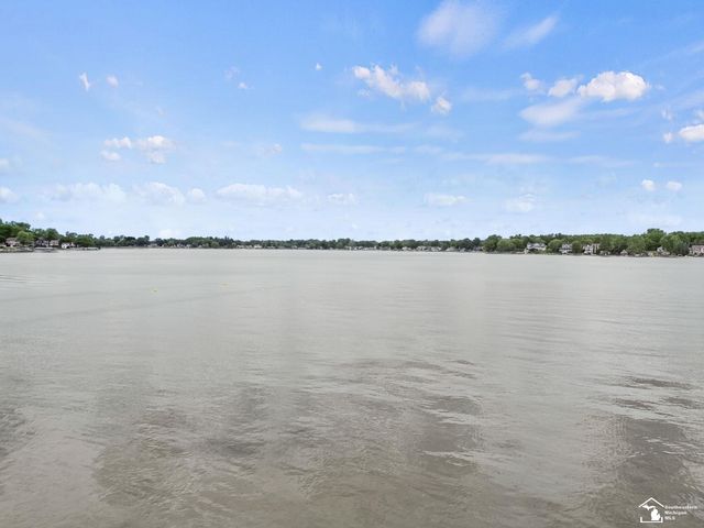 736 Lakeview Drive, Columbia Twp, MI 49234