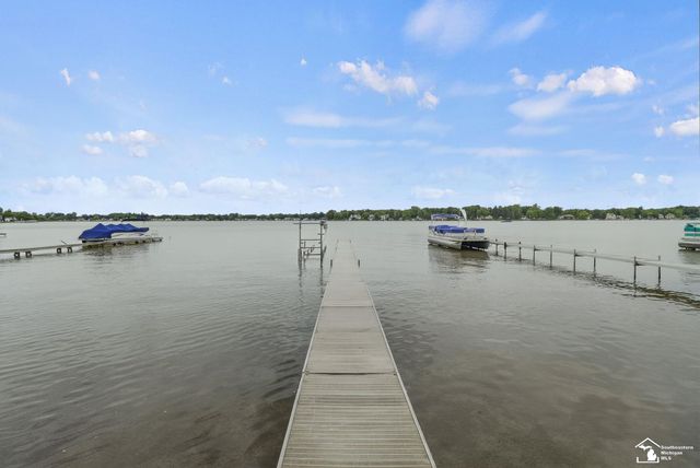 736 Lakeview Drive, Columbia Twp, MI 49234