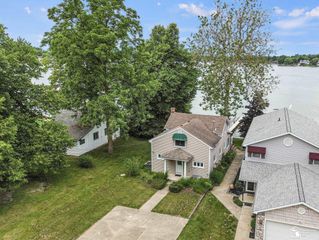 736 Lakeview Drive, Columbia Twp, MI 49234