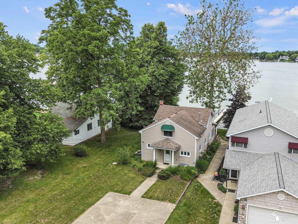 736 Lakeview Drive, Columbia Twp, MI 49234