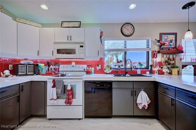 5415 CASABLANCA Circle L21, Sebring, FL 33870