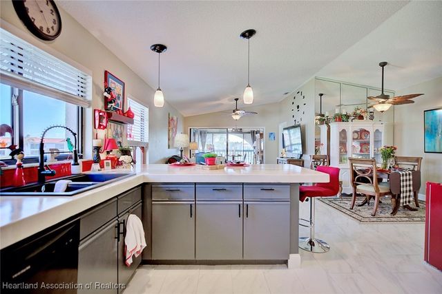 5415 CASABLANCA Circle L21, Sebring, FL 33870