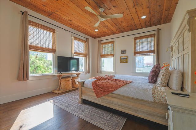 2912 Avenue R, Galveston, TX 77550