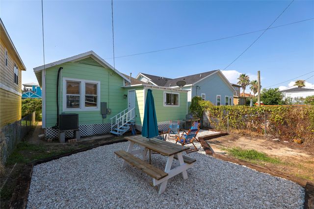 2912 Avenue R, Galveston, TX 77550