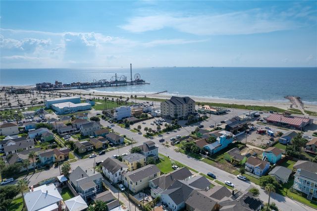 2912 Avenue R, Galveston, TX 77550