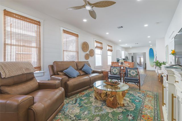 2912 Avenue R, Galveston, TX 77550