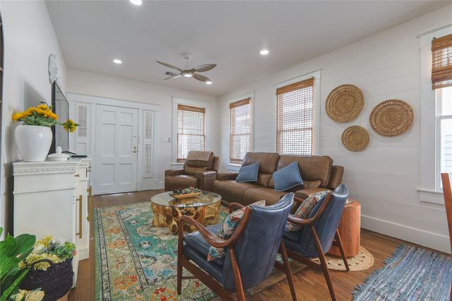 2912 Avenue R, Galveston, TX 77550