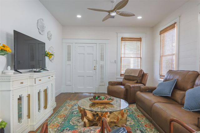 2912 Avenue R, Galveston, TX 77550