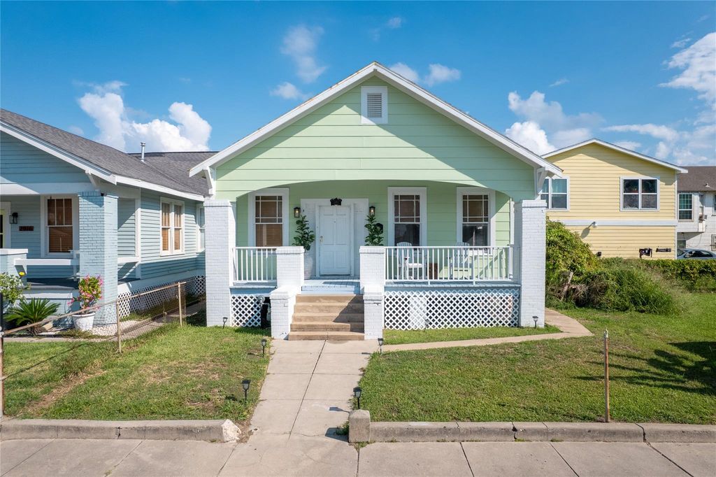 2912 Avenue R, Galveston, TX 77550