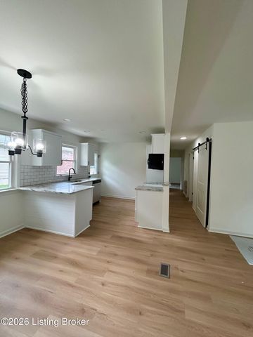 10207 Caven Ave, Louisville, KY 40229