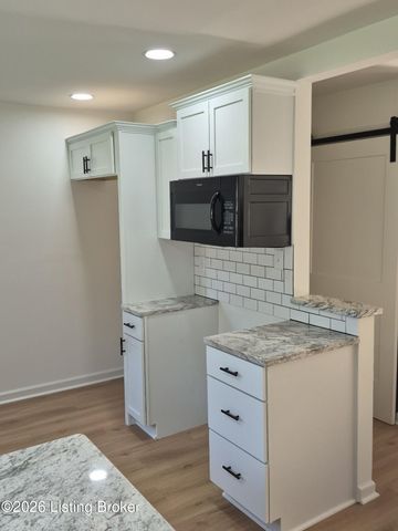 10207 Caven Ave, Louisville, KY 40229