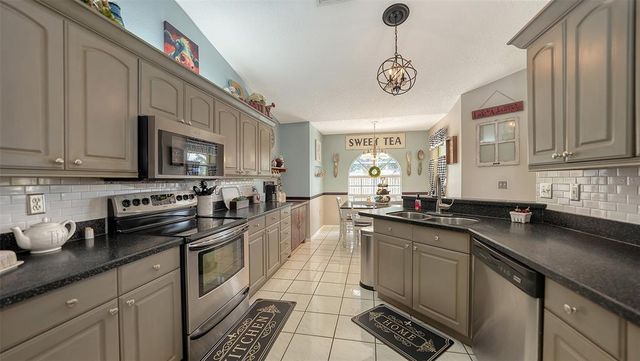 5111 13TH AVENUE DRIVE W, Bradenton, FL 34209