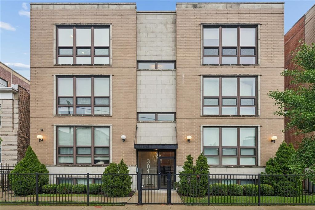 3013 N California Avenue 3N, Chicago, IL 60618 — exterior