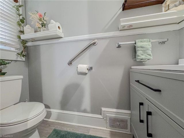 400 Western Boulevard, Lexington, NC 27265