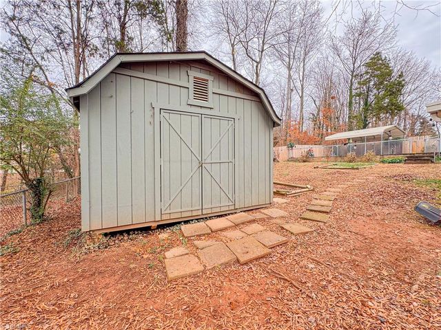 400 Western Boulevard, Lexington, NC 27265