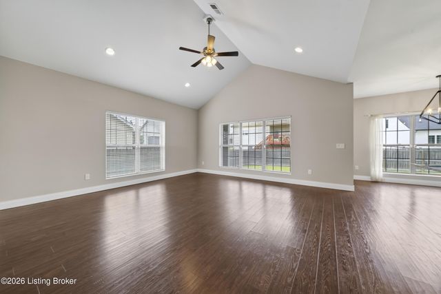 204 Robert East Ct, Vine Grove, KY 40175