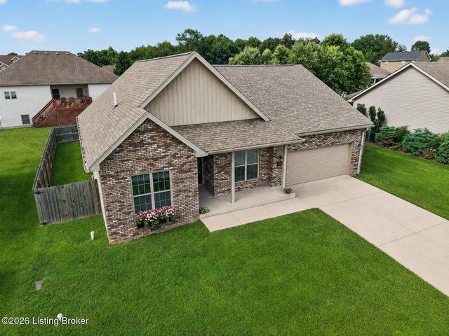 204 Robert East Ct, Vine Grove, KY 40175