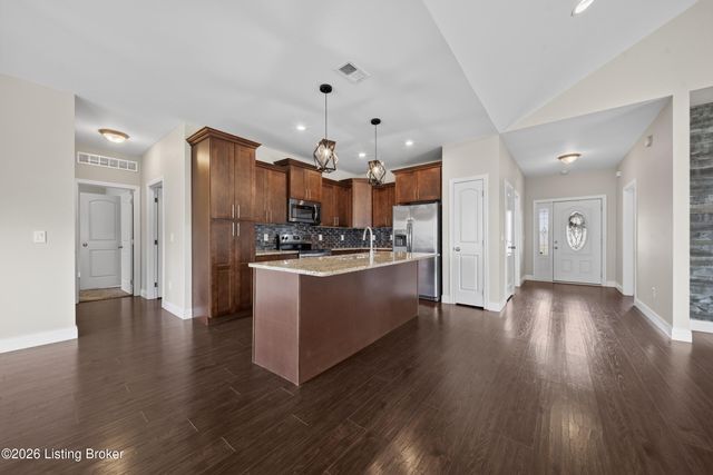 204 Robert East Ct, Vine Grove, KY 40175