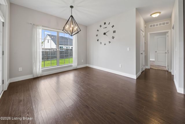 204 Robert East Ct, Vine Grove, KY 40175