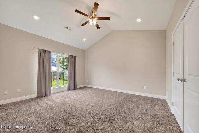204 Robert East Ct, Vine Grove, KY 40175